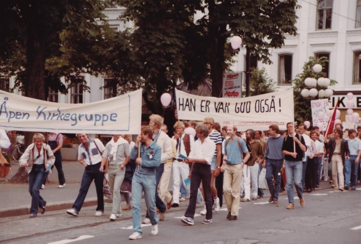 1982 var året da sosialdepartementet fjernet homofili som sykdomsdiagnose. Samme år ble de første såkalte homodagene arrangert. 