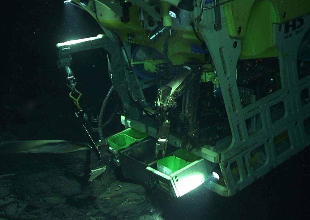 Bilde av fjernstyrt forskningsfartøy under vann