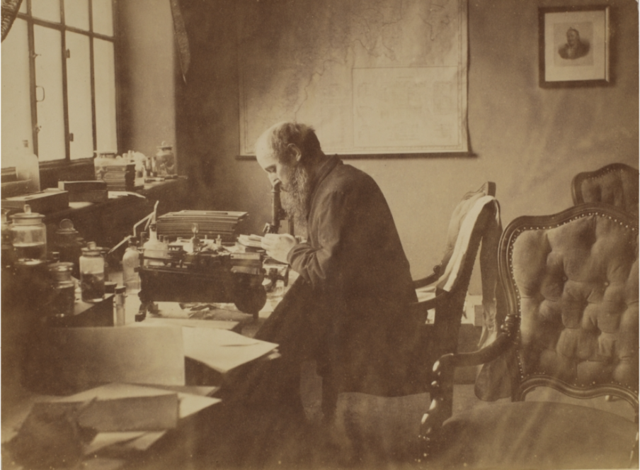 Armauer Hansen in his office. Archive photo
