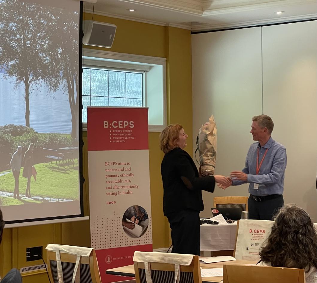 Ole Norheim (BCEPS) receiving flowers