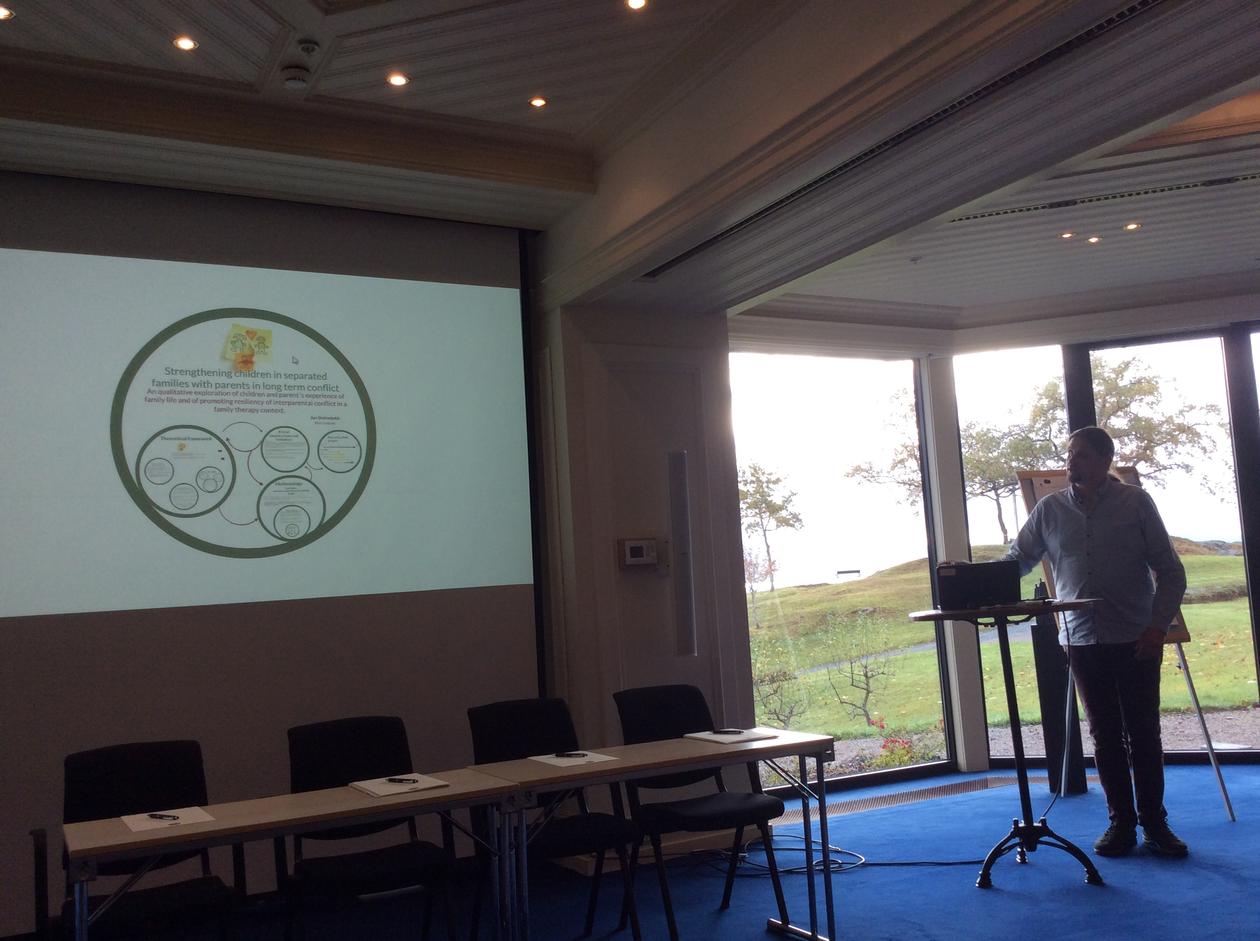 Stipendiat Jan presenterer sitt prosjekt