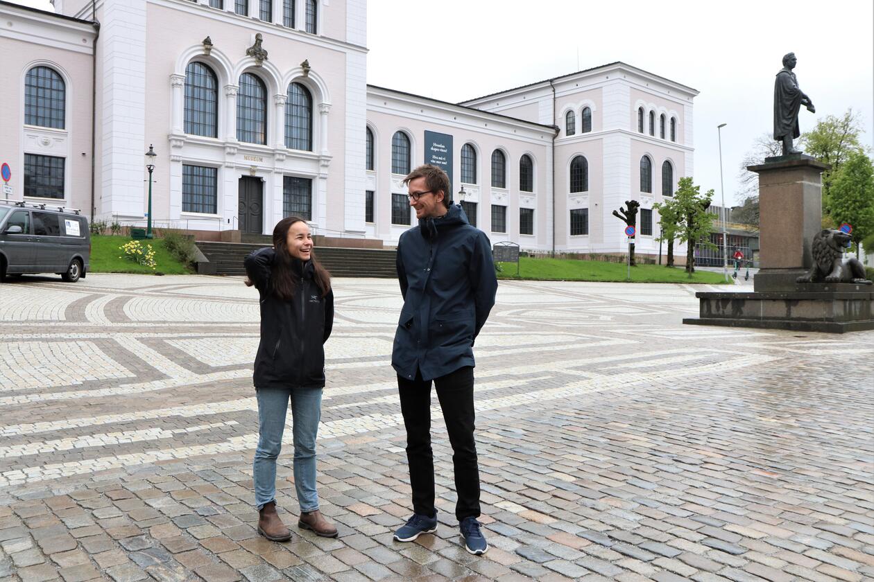Student Benedicte Steinbakk og Adrian Kjær ved Internasjonalt senter