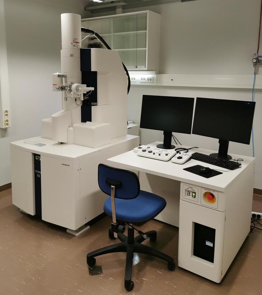 Transmission electron microscope
