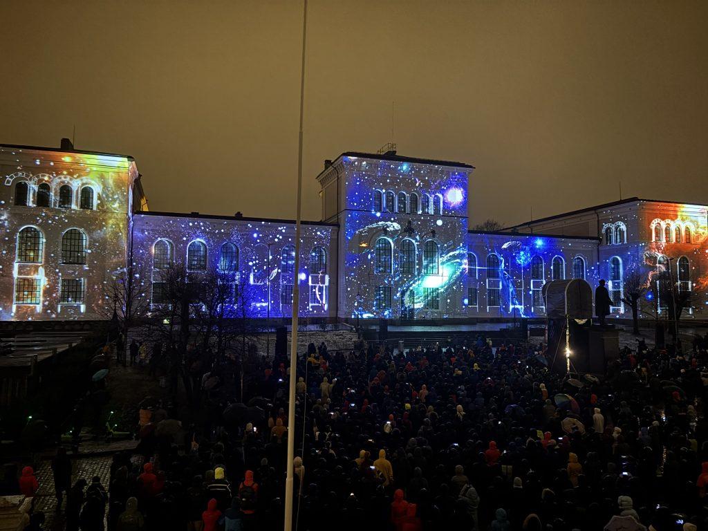Lysshow på fasaden på Universitetsmuseet