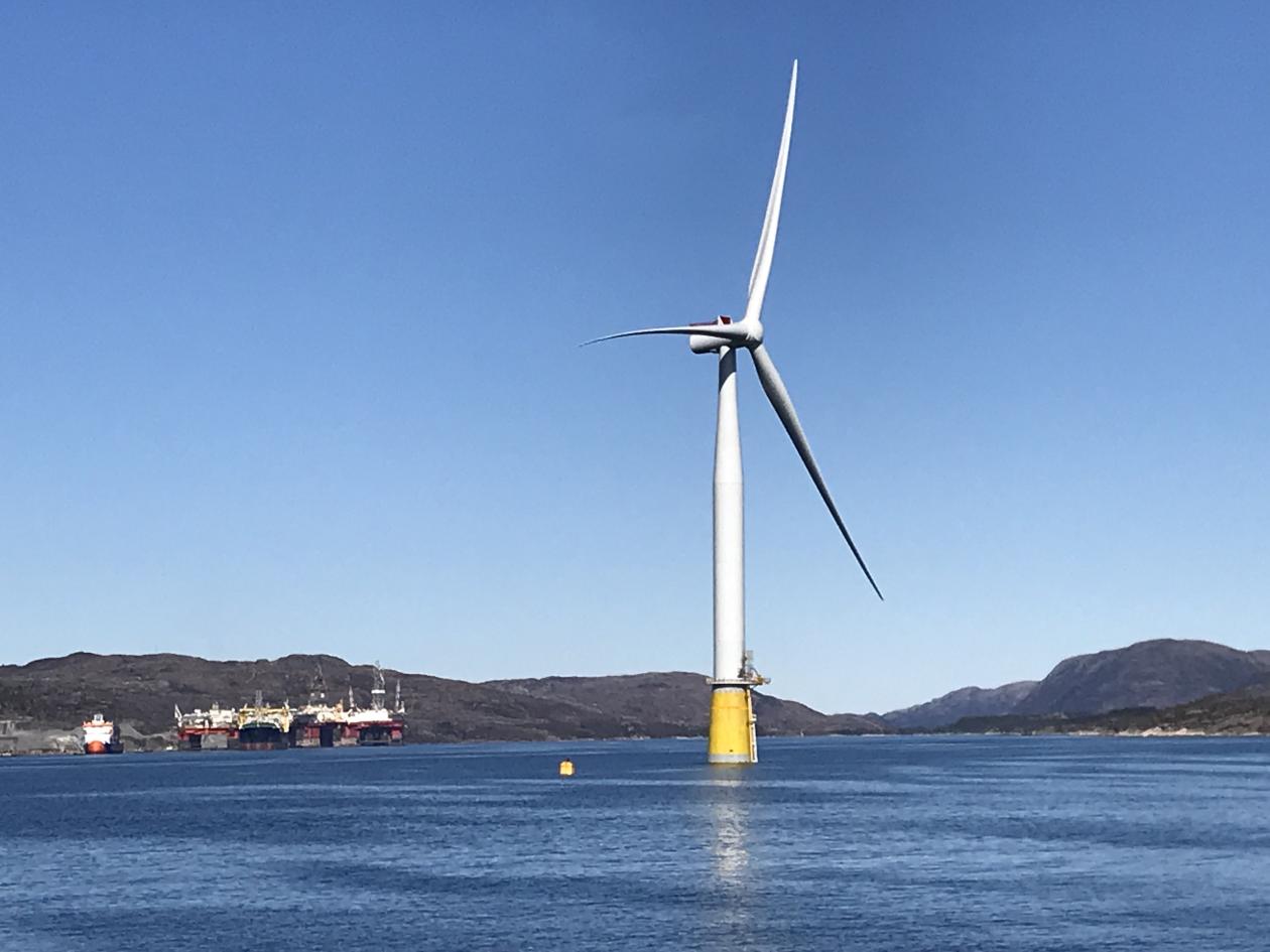 Flytande vindturbin og oljeplattformer