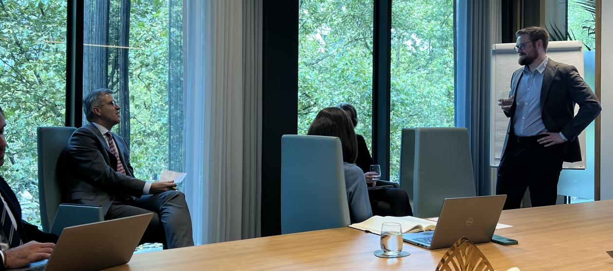 Ph.D kandidat Tollef med representant fra ESA