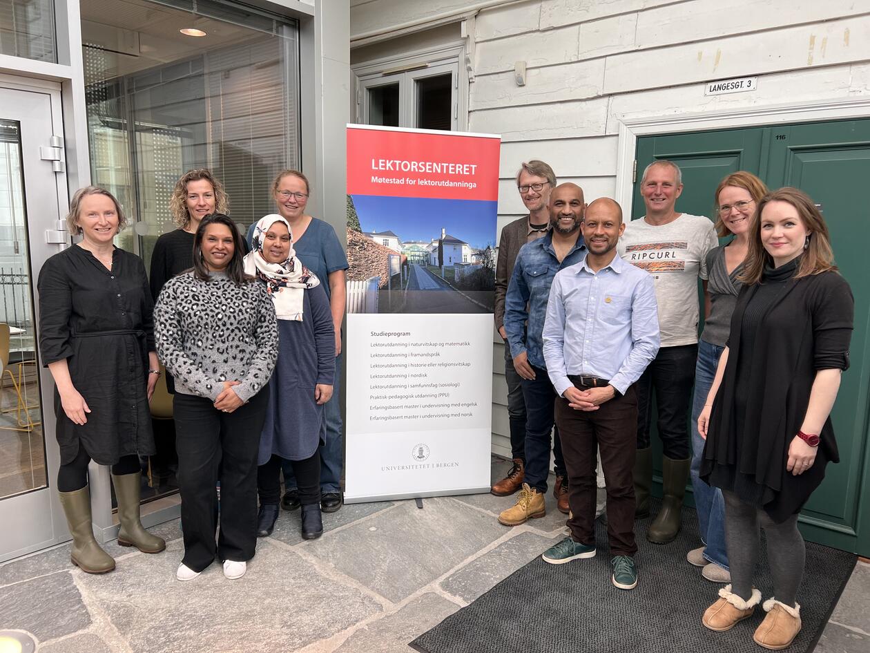 Besøkende fra  The Cape Academy of Mathematics, Science and Technology Education i Sør-Afrika sammen med ansatte ved Lektorsenteret.