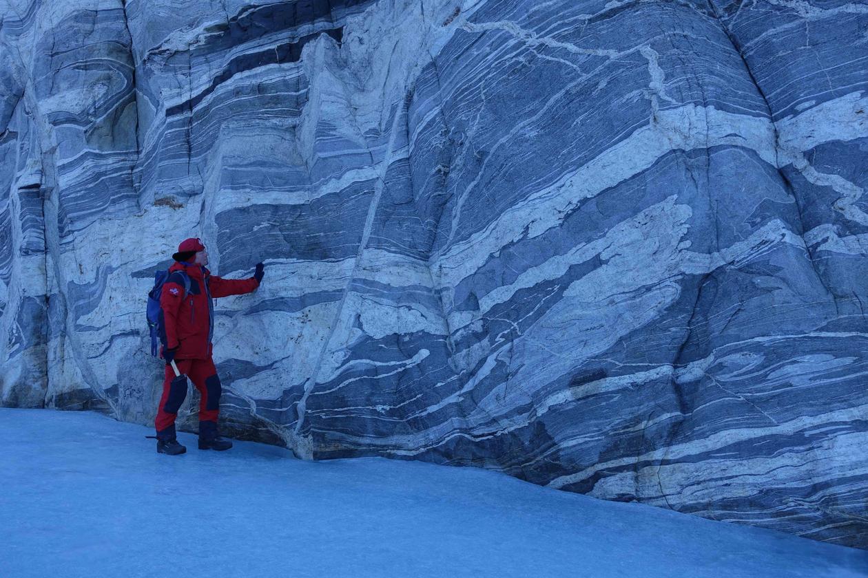 Geoskisser i fjellet i Antarktis