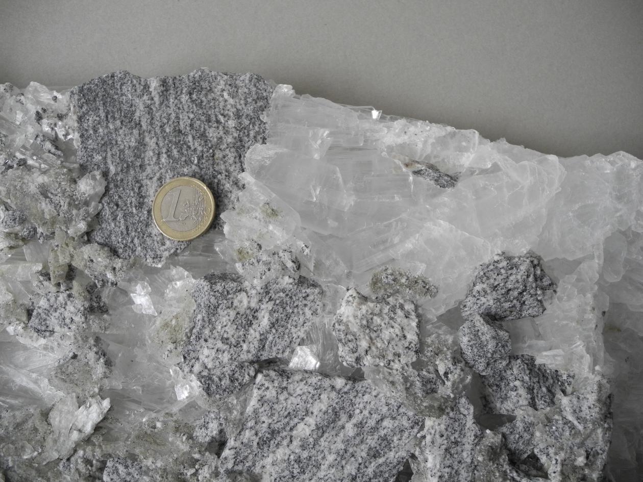 Bilde til masterprosjekt i geologi, strukturgeologi, gipskrystaller, klima