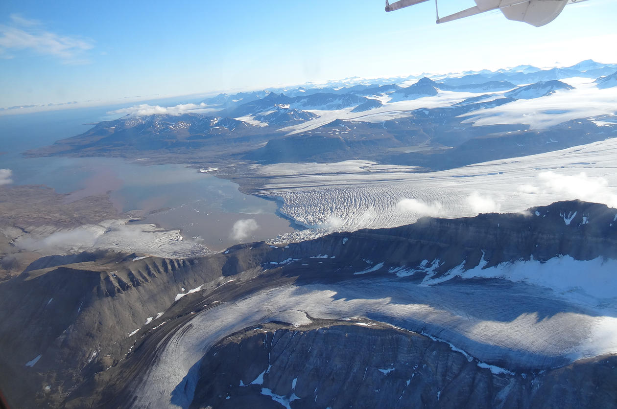 Utsikt over Kronebreen og Kongsfjord.