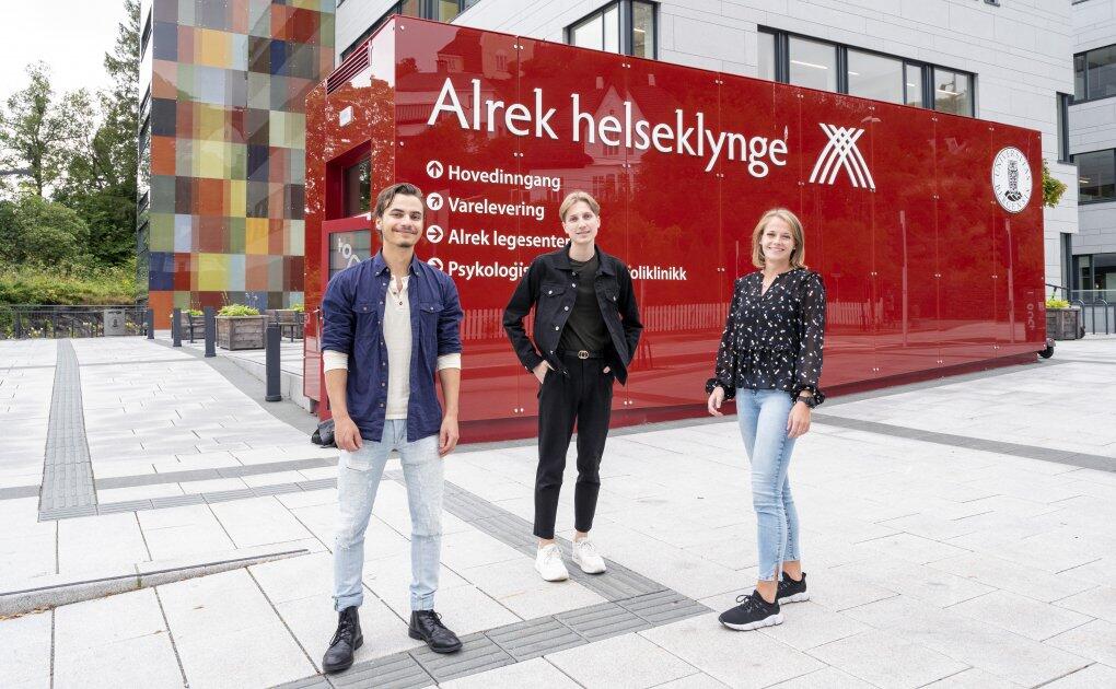 Har troen på farmasien: Haakon Rosland (t.v.), Torbjørn Nygård og Marie Benedicte Løken har stor tro på prosjektet sitt, og siden de snakket med NFT tidlig i høst har de jobbet videre og møtt mange mulige samarbeidspartnere og finansiører. Håpet er å kunn