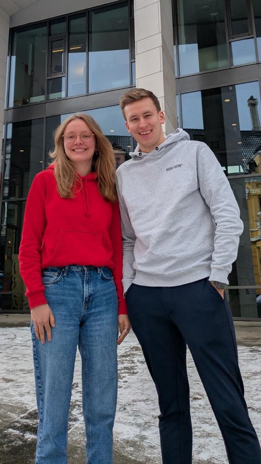 Bilde av to masterstudenter via CHARM alliansen