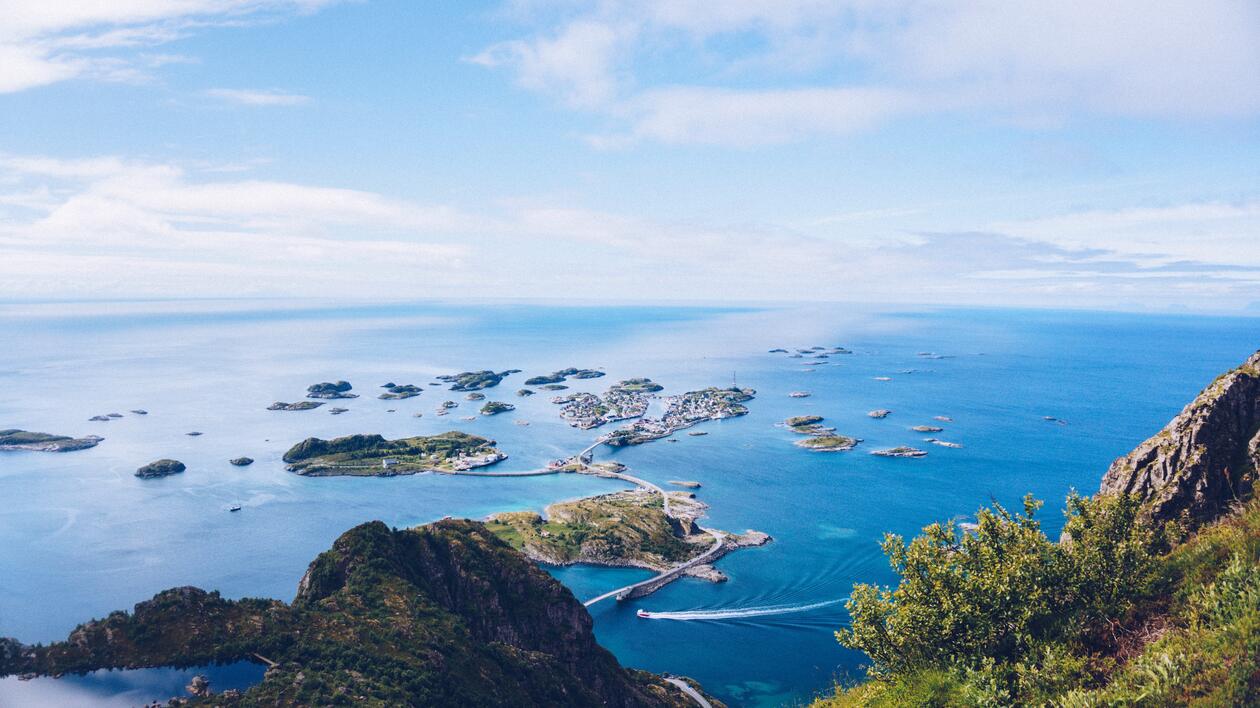 HENNINGSVÆR, utsikt over havet