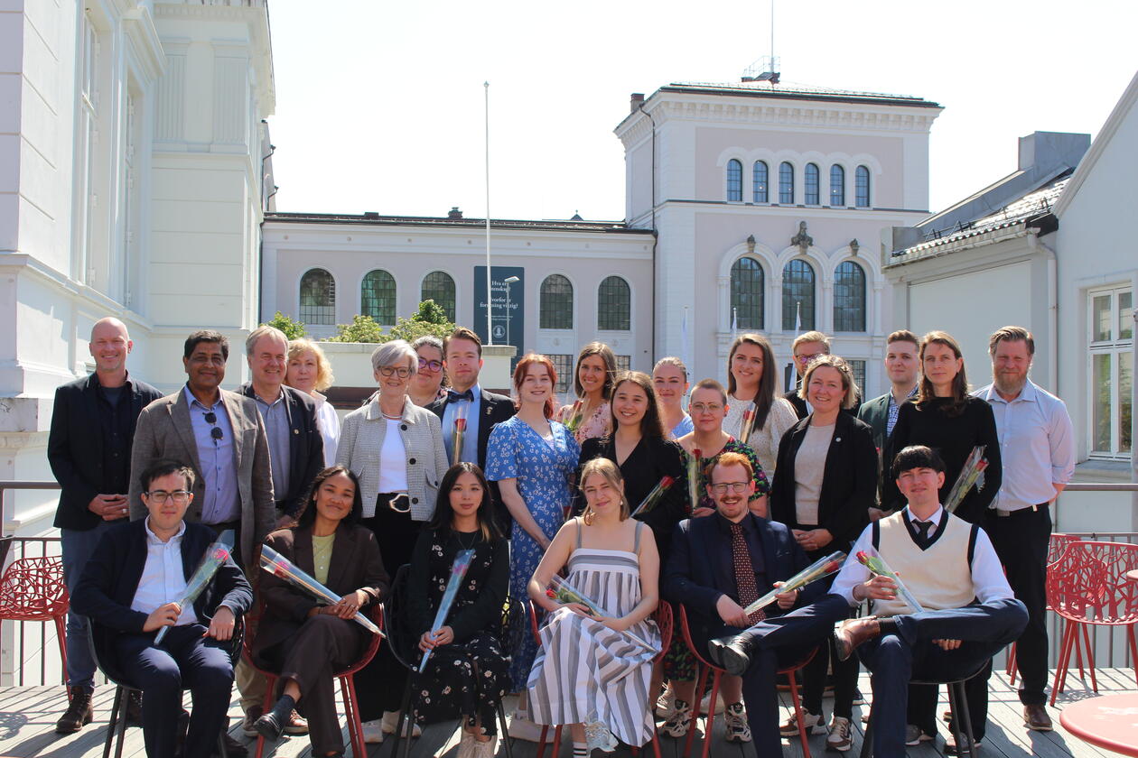 Bilde av masterstudenter med veiledere