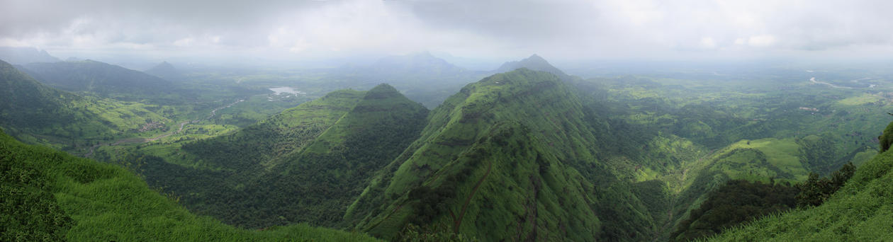 Panoramic view og the Western Ghats during thr rainy season from the Panorama Point on the Matheran Hill. 