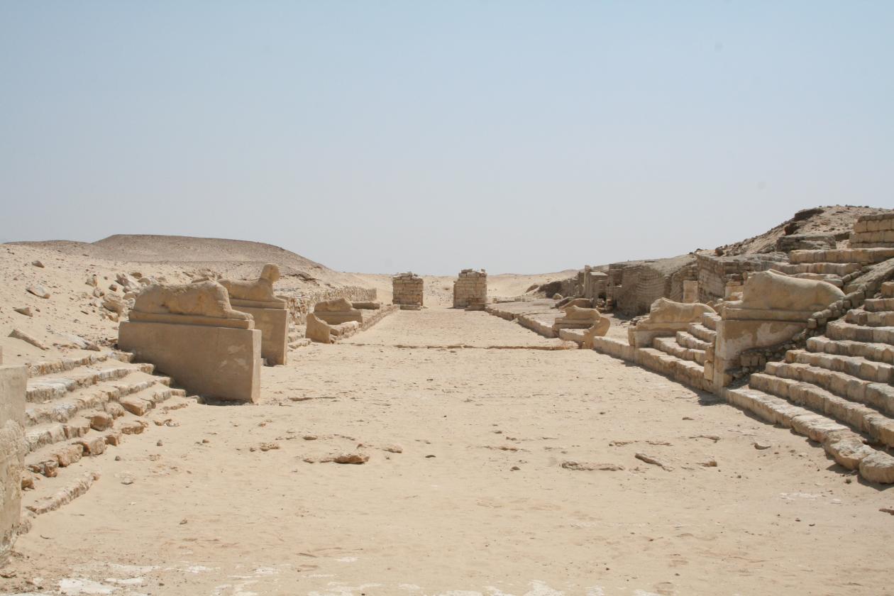Processional way leading to the temple of Medinet Madi/Narmuthis 