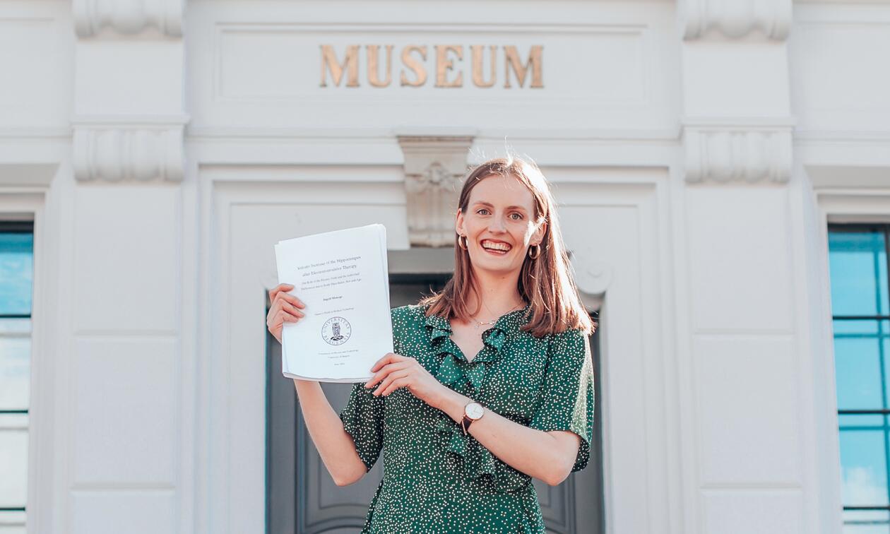 Ingrid Mossige er den første siviliingeniøren frå UiB sitt studie Medisinsk teknologi.