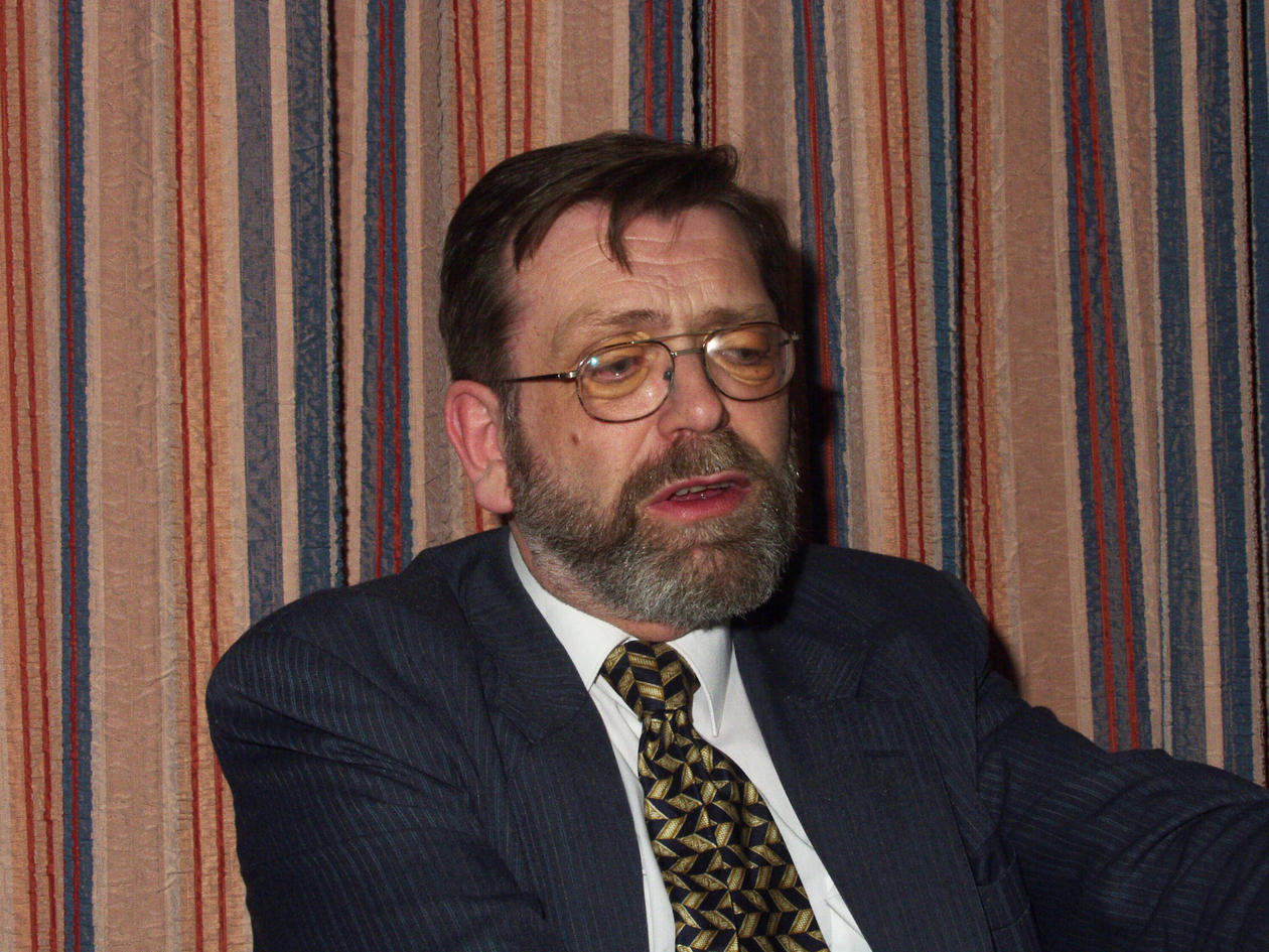 Frank Aarebrot da han i 2000 sammen med Jostein Gripsrud vant Meltzerfondets pris for fremragende forskningsformidling.
