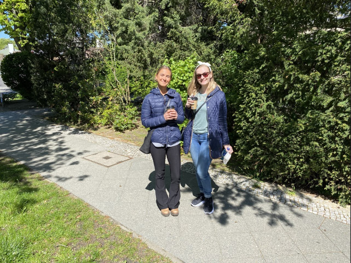 Bilde av studenter på campus i Leipzig