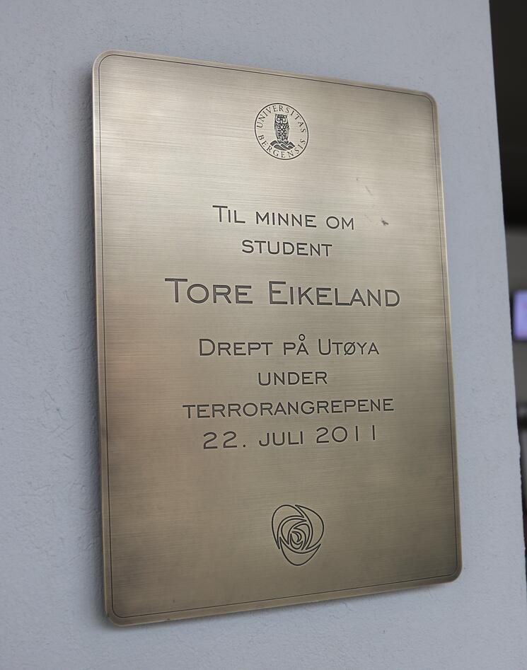 Tore Eikelands minneplakett