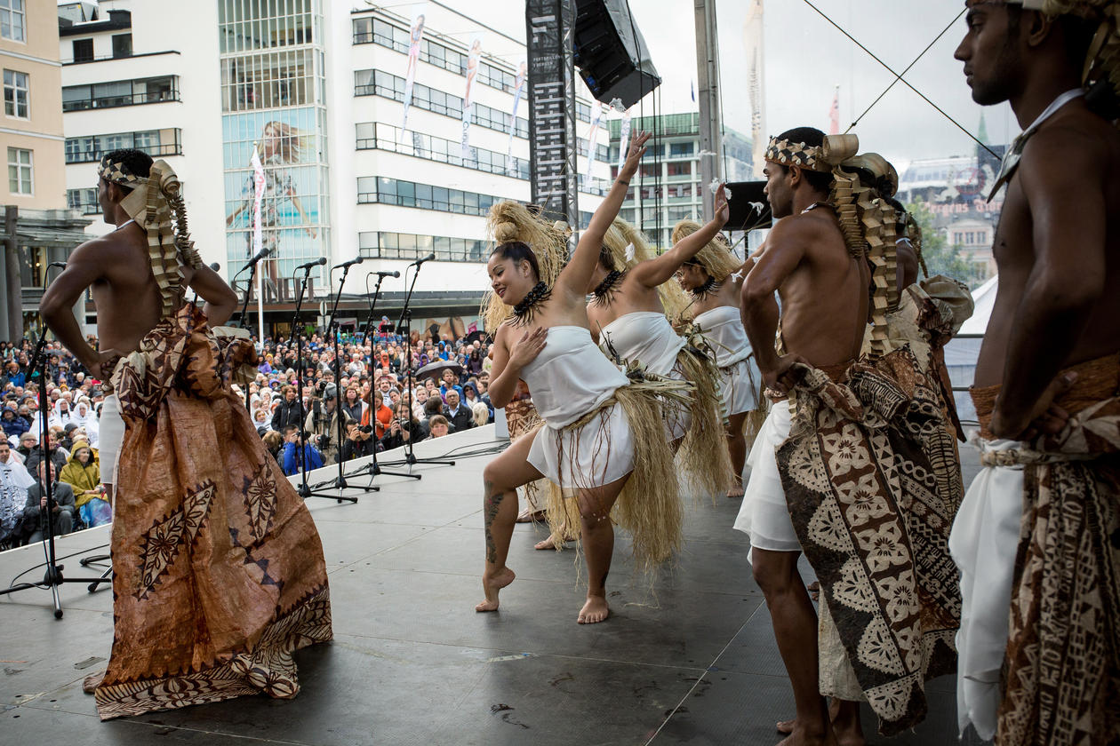 Perfomance of the Pacific legend Moana at the 2015 Bergen Festival, at an outdoor event.