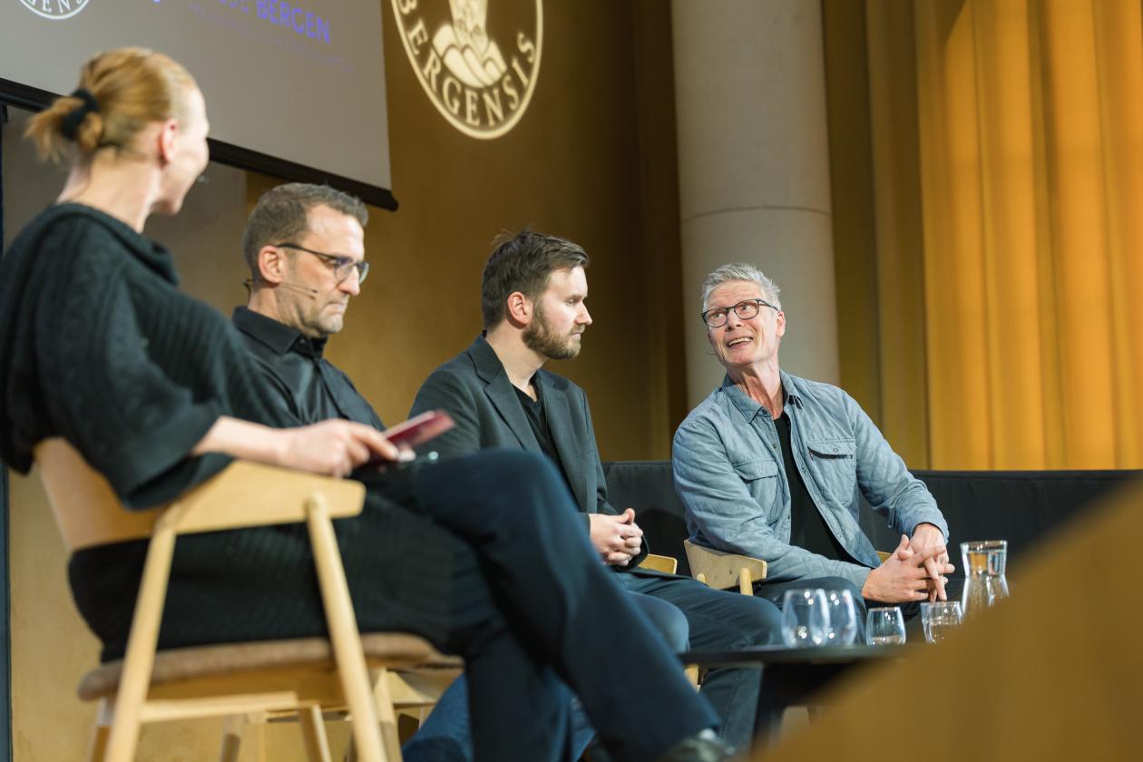 bilde som viser ultralyd, mor og modell av et foster