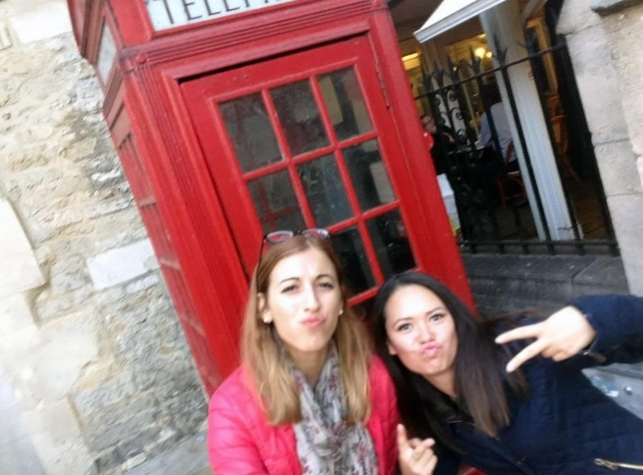 Ved engelsk telefonkiosk