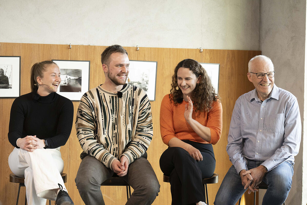 fra venstre: Ronja Rogerdatter Athammer, Simon Hole, Anna Lisa Garmann Klare  og Jarle Eid under One Ocean Science Bar 