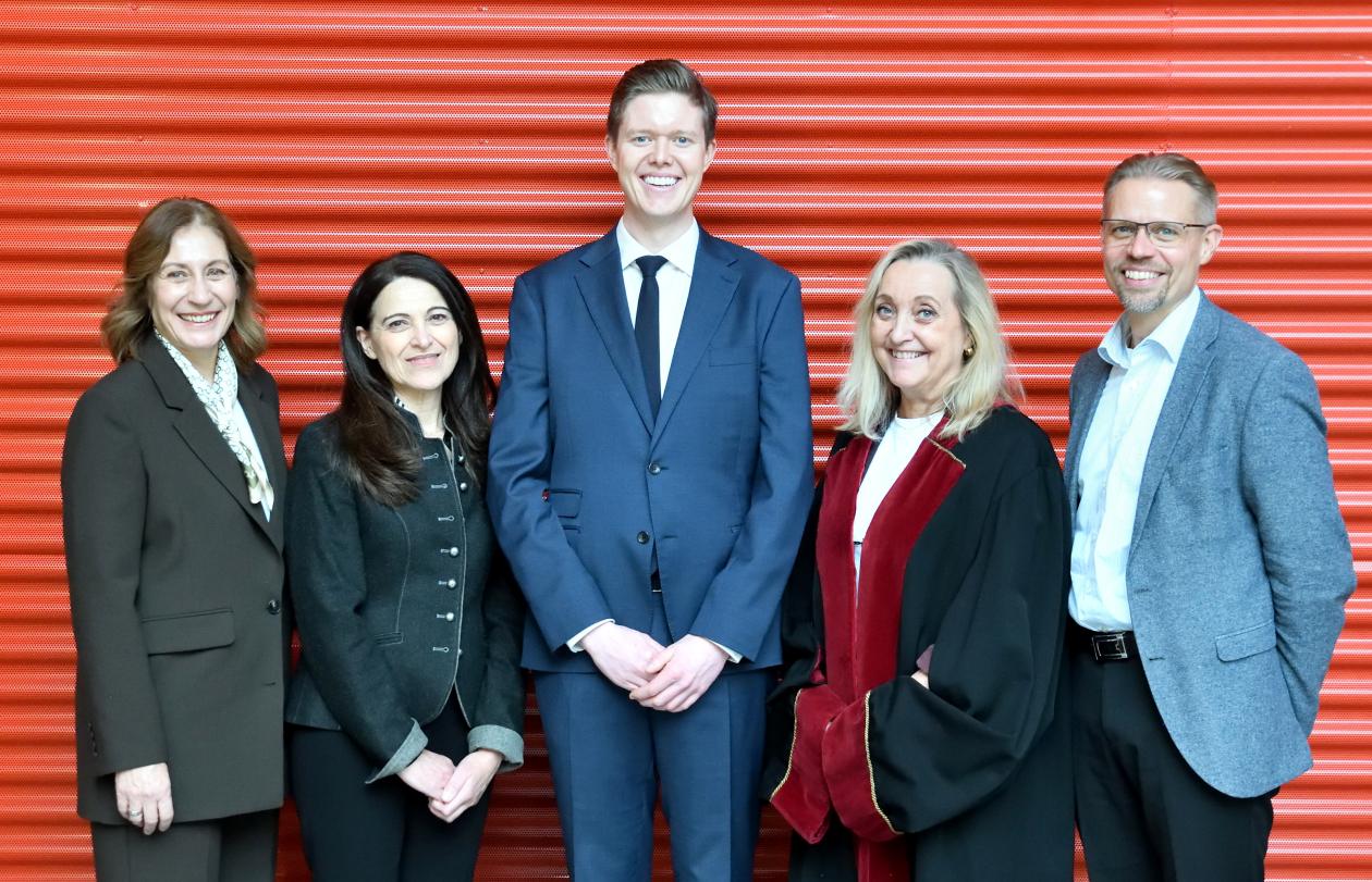 Photo of the commitee, custos and candidate