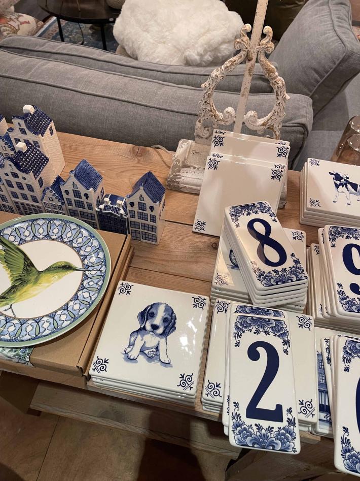 Keramiske produkter i kjent nederlandsk dekor