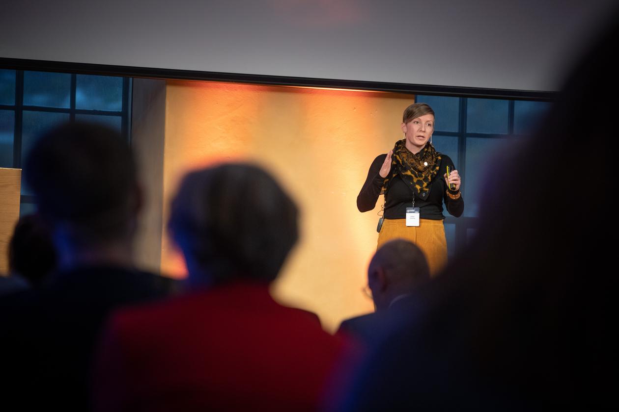 Marinbiolog Katja Enberg under et innlegg på Ocean Sustainability Bergen Conference i oktober 2019.