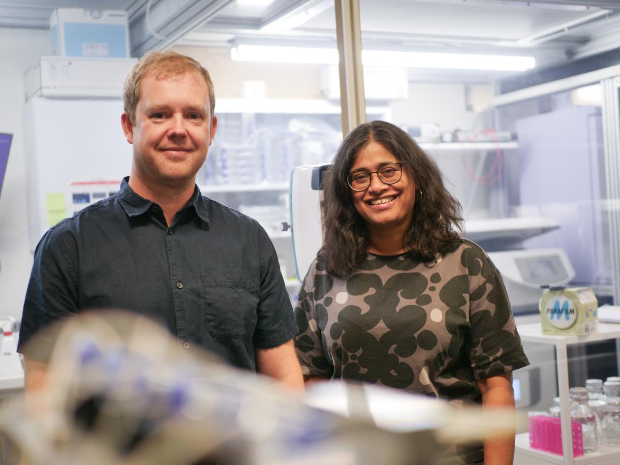Justas Zalieckas and Sushma Grellscheid standing in laboratory