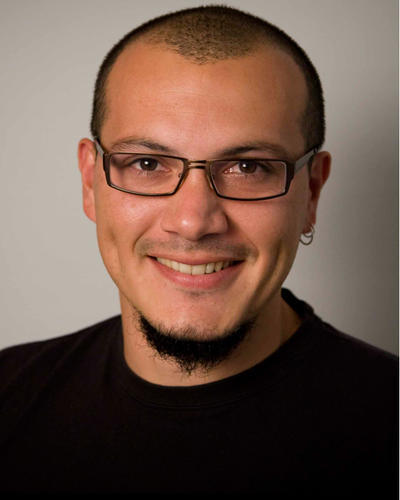 Paulo Chavarria er universitetslektor, og har skrevet og regissert den nye serien. 