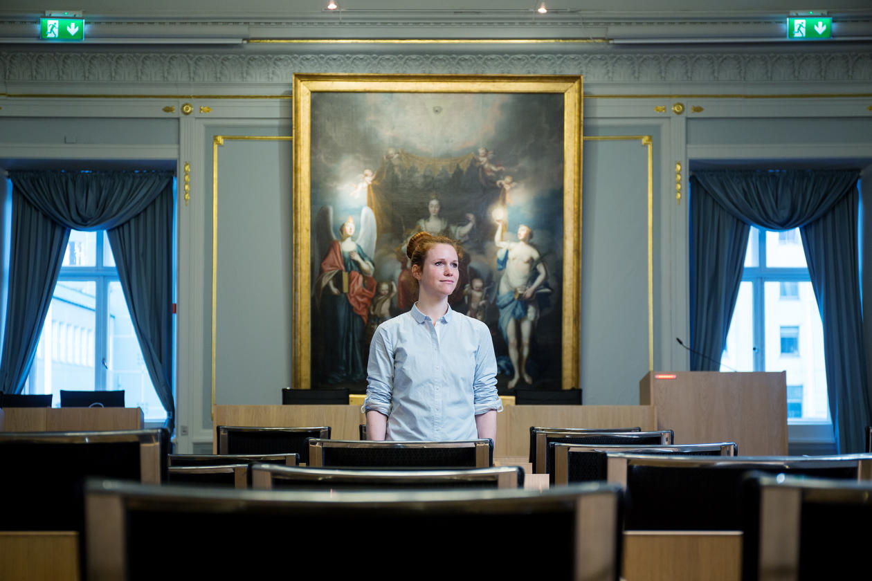 Forsker i sammenliknende politikk ved Universitetet i Bergen, Yvette Peters, avfotografert i bystyresalen i gamle Bergen rådhus i mars 2017.