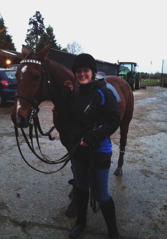 Her er meg med ponnien jeg trente med.