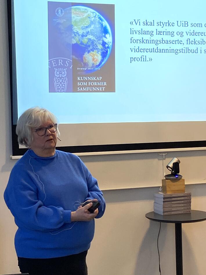 Unni Heltne foreleser ved oppstart av semesteret