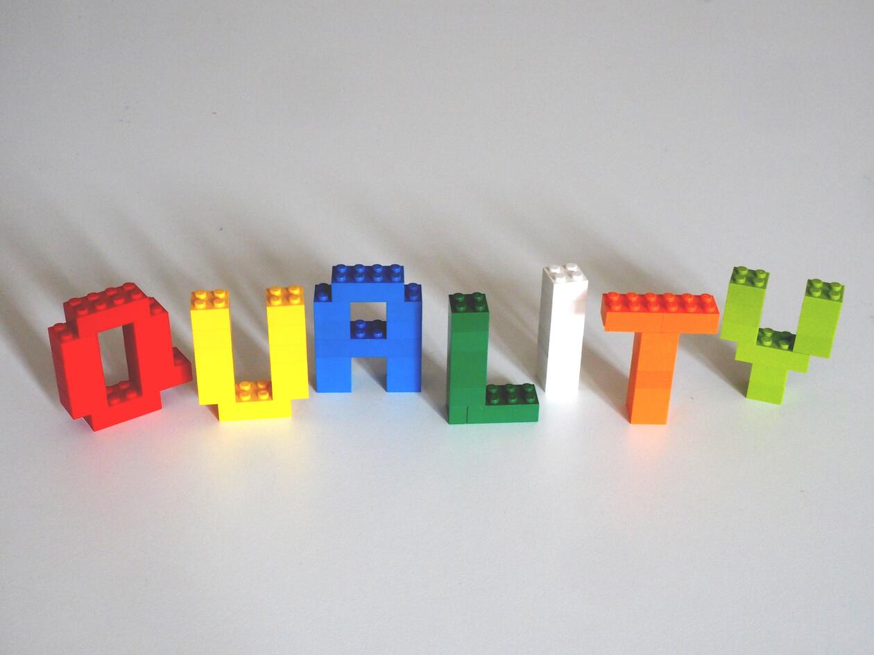 Illustrasjon: "Quality" skrevet i lego