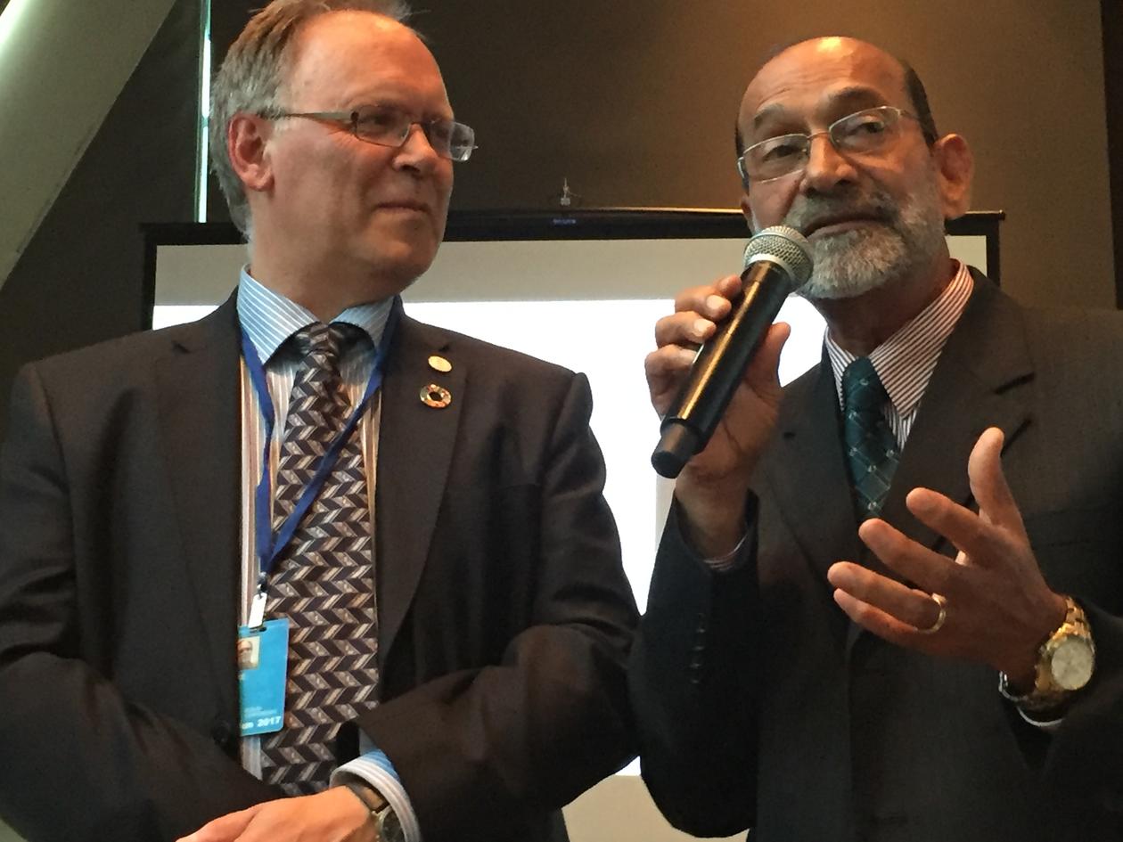 PACIFIC PARTNERS: UiB's Jarl Giske (left) and USP's Rajesh Chandra launching a unique joint marine chair at the UN Ocean Conference in New York, thus strengthening the ties between the two universities.