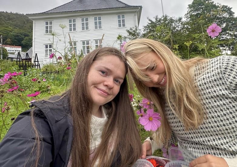 Anna og Siren på Lystgården