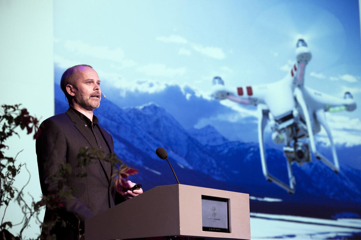 Åke Refsdal Moe Åke Refsdal Moe holder foredrag om droner