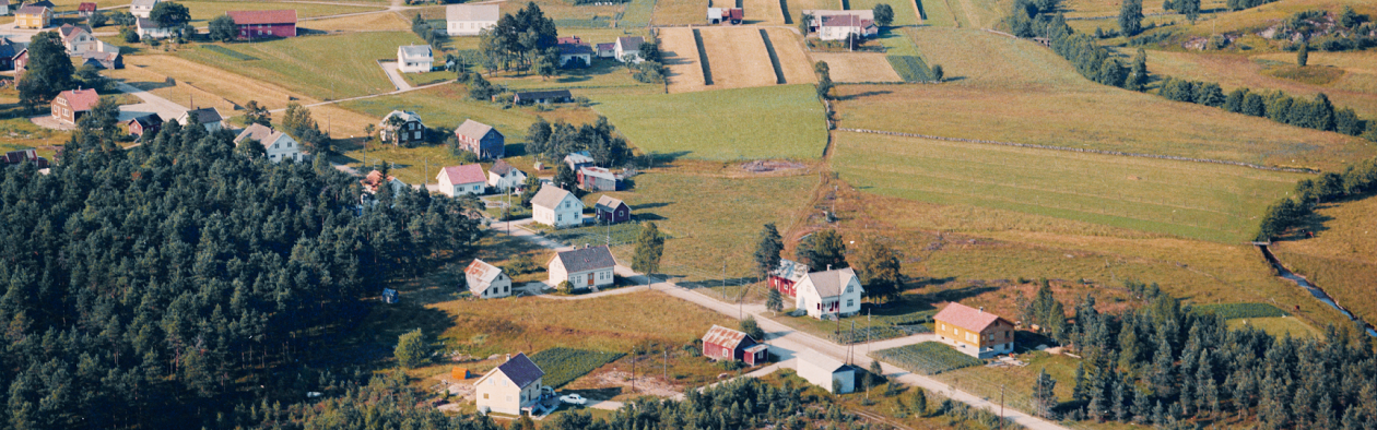 Flyfoto av Konsmo i Audnedal kommune