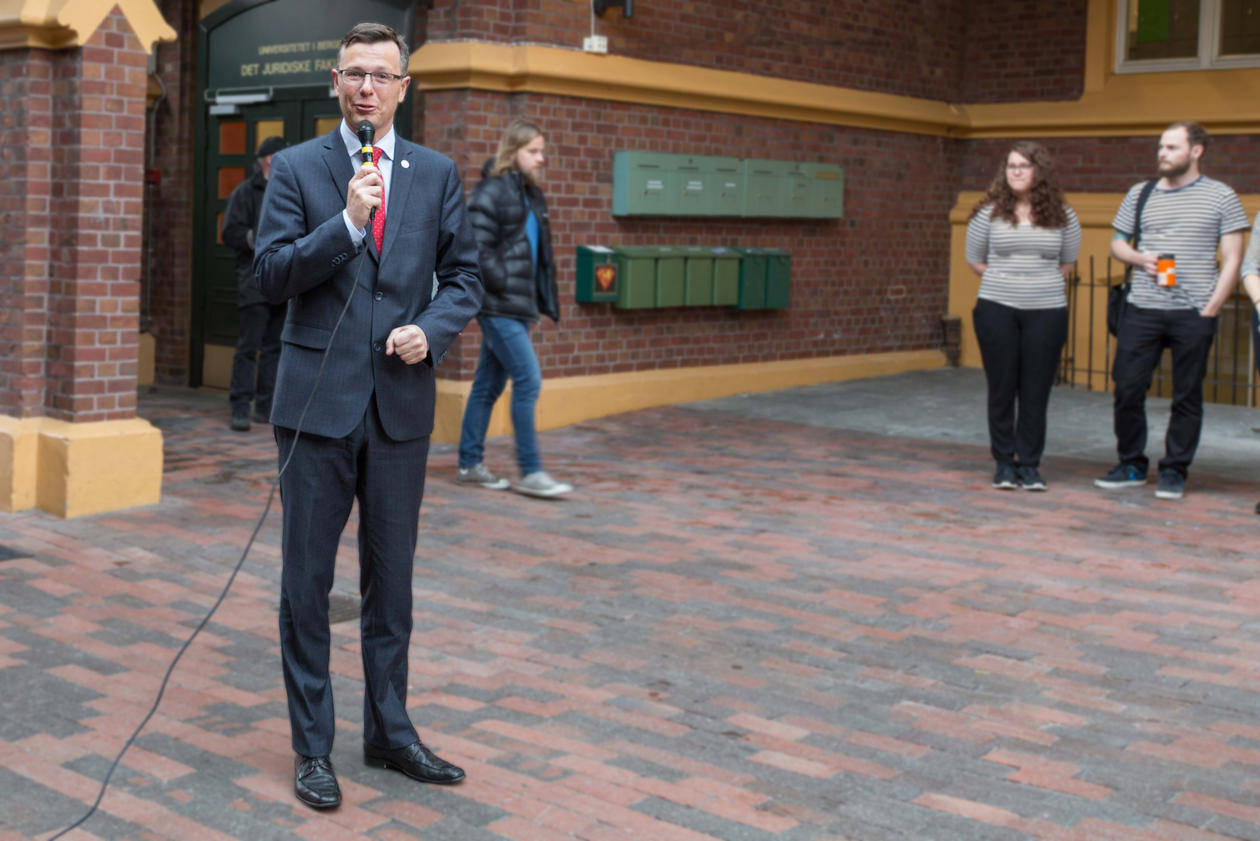 Rector Dag Rune Olsen speaking at the official opening of the newly renovated Old Dragefjellet School.