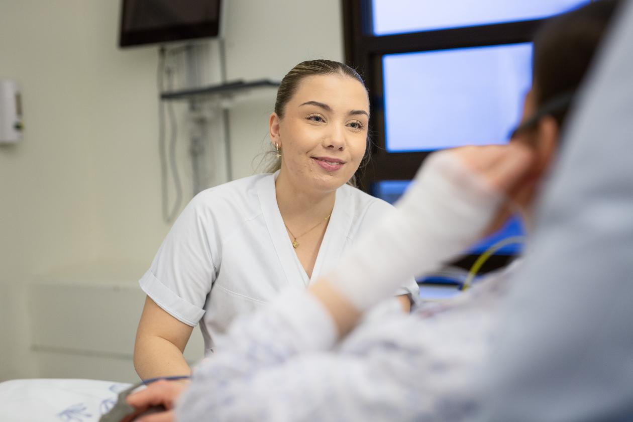 Emma Helen Larsen, sykepleier HS