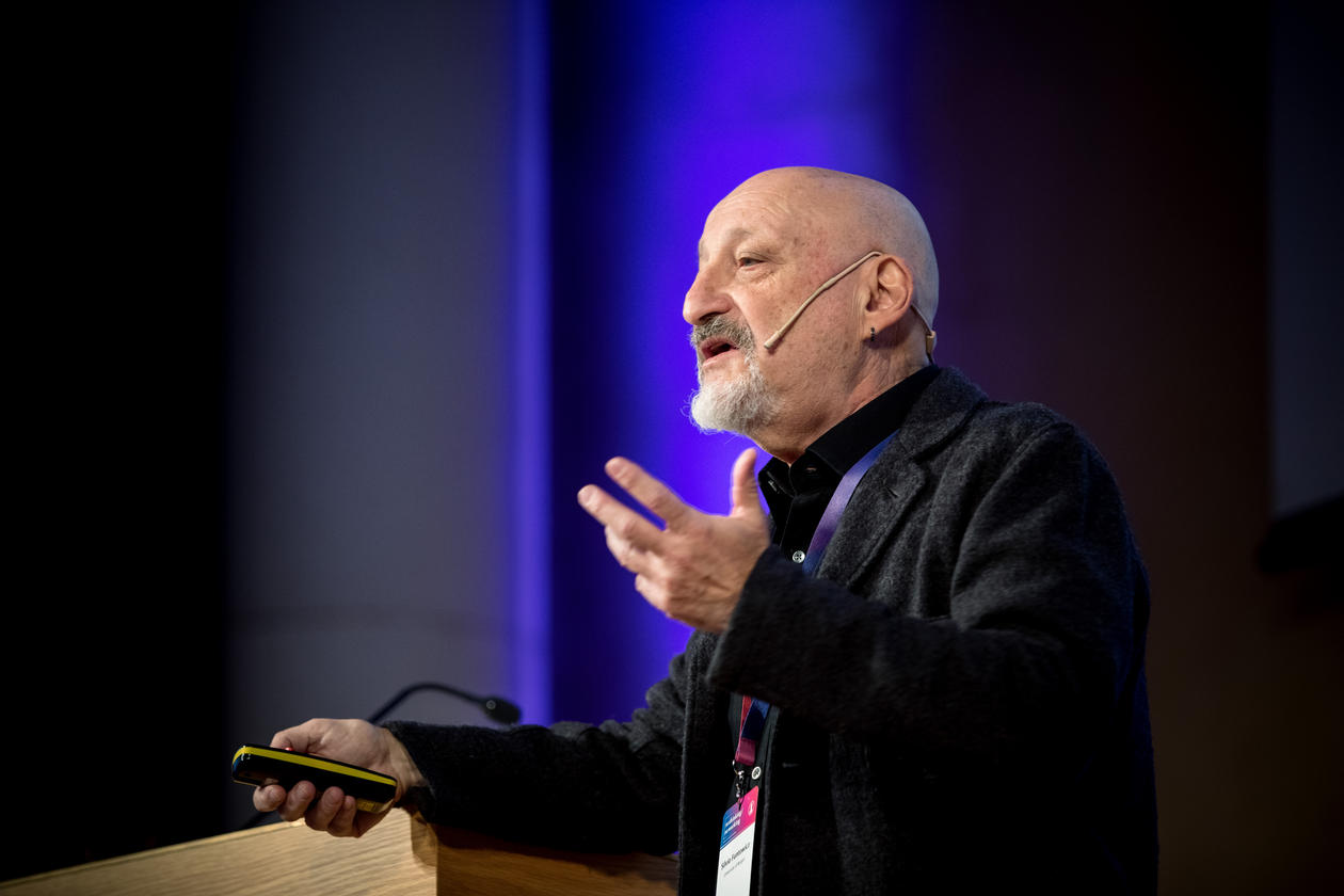 Professor Silvio Funtowicz discussing scientific advice and the societal impact of research on 8 February 2019 at the second SDG Conference Bergen. 