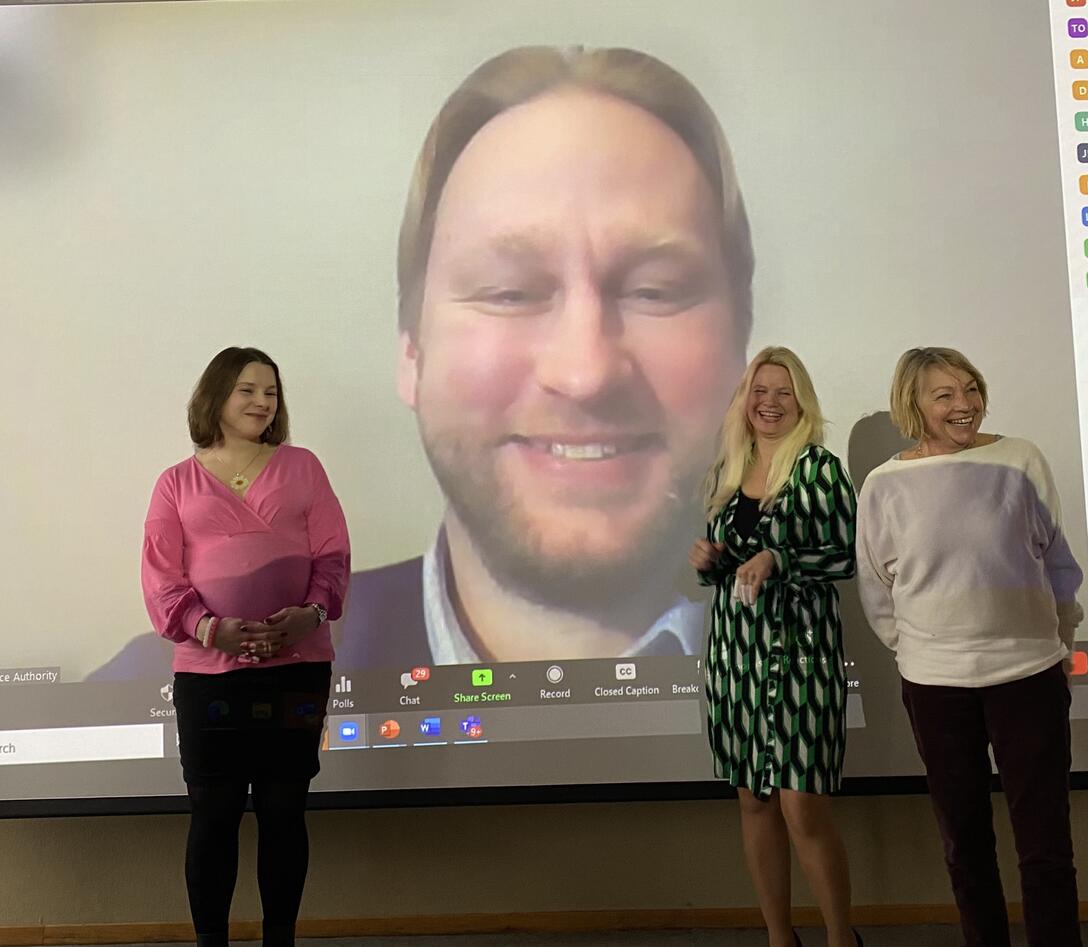 Bilete av dei tre som haldt innlegg på seminaret (Malgorzata Agnieszka Cyndecka, Vaido Poldoja og Birgitte Jourdan-Andersen), og av ordstyraren for spørsmålsrunden (Leigh Hancher).