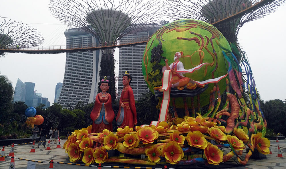 Ritual figures and futuristisc park, Singapore