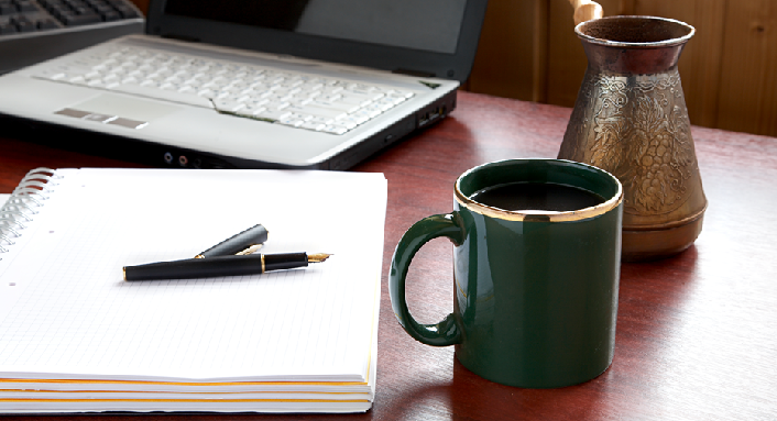 Skrivebok og kopp