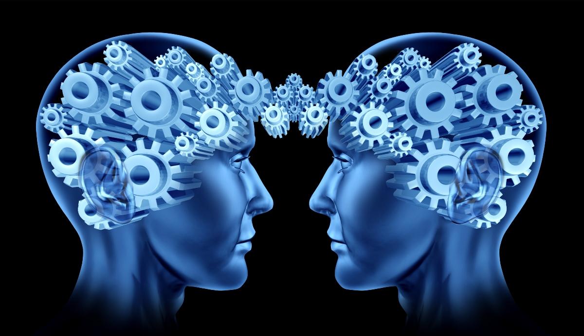 Bilde av to hoder i profil med tannhjul som går over i hverandre