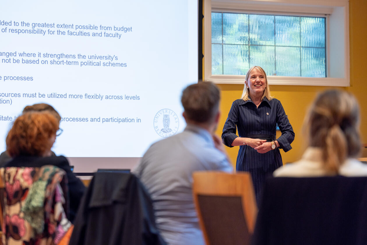 Margareth Hagen holder en presentasjon