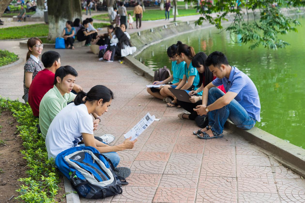 Studenter på campus in Hanoi